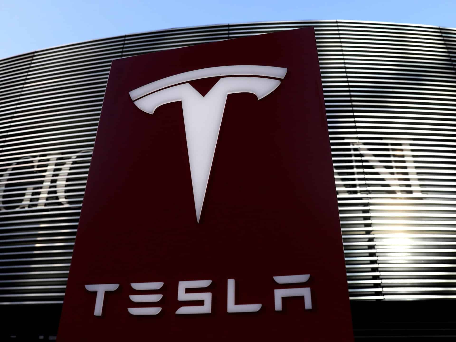 Profiturile Tesla scad cu un sfert după reducerea prețurilor vehiculelor
