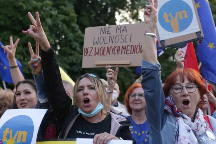 2021-08-10T174734Z_1091081967_RC2H2P9ZQAUA_RTRMADP_3_POLAND-DEMOCRACY-MEDIA-TVN-1682434609.jpg