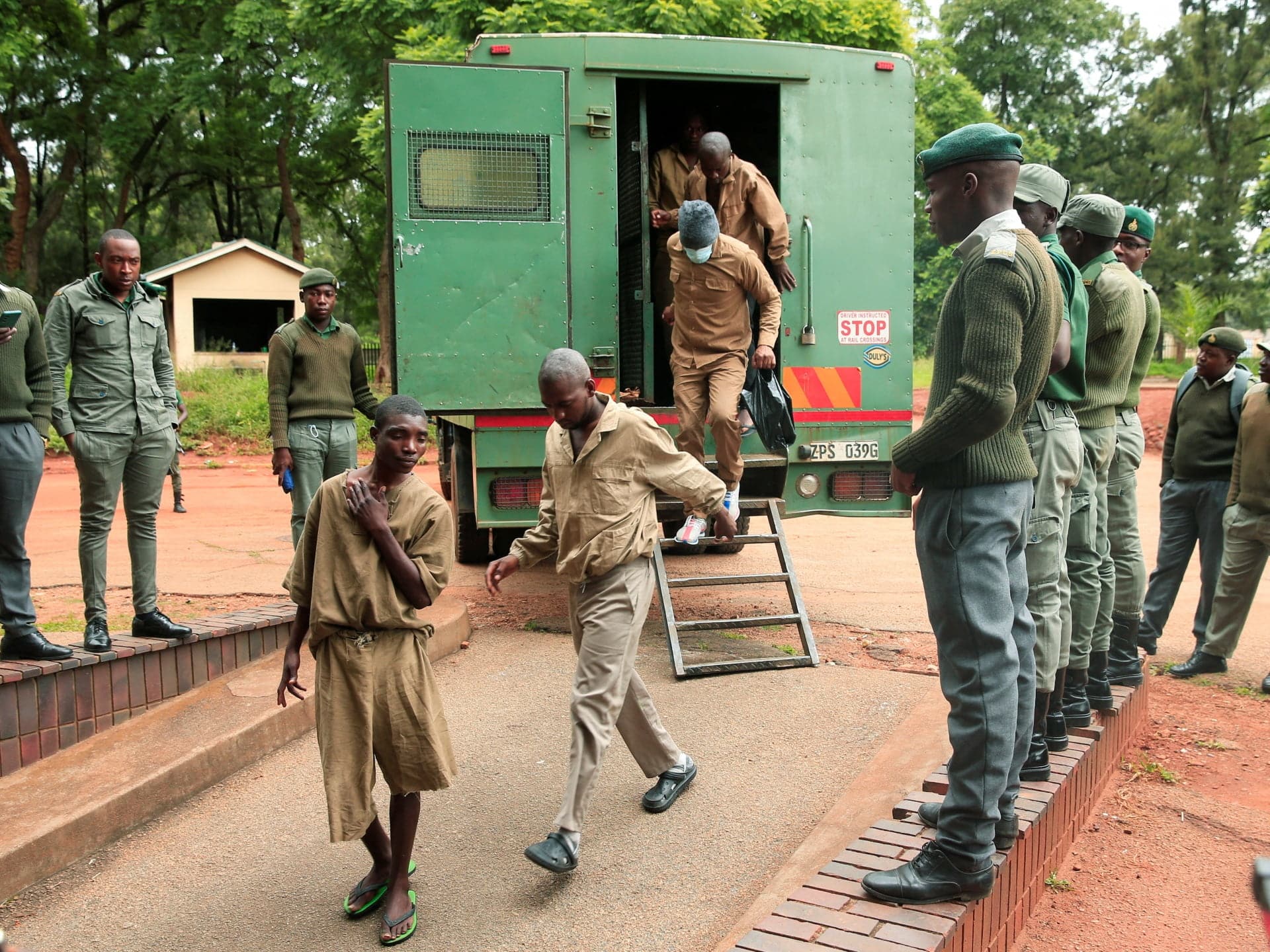 Opoziţia simte că poliţia se încinge înaintea votului în Zimbabwe |  Robert Mugabe