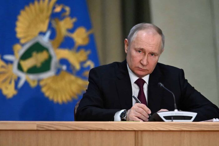 2023-03-15T122449Z_1089265848_RC2CUZ9TQZW6_RTRMADP_3_RUSSIA-PUTIN.jpg