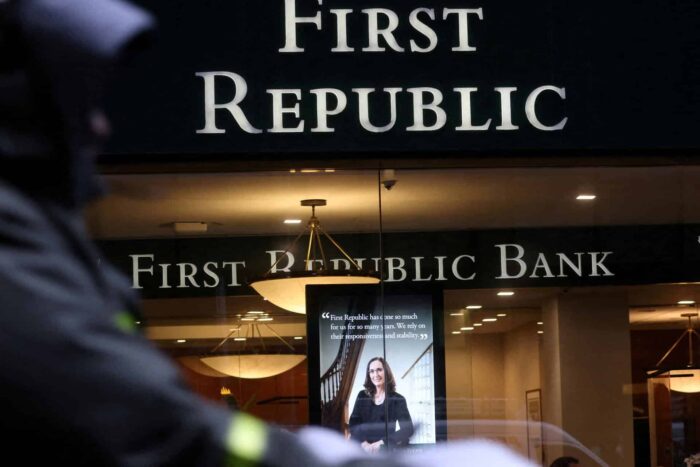 2023-03-16T161928Z_1618926272_RC23VZ97E421_RTRMADP_3_GLOBAL-BANKS-FIRST-REPUBLIC.jpg