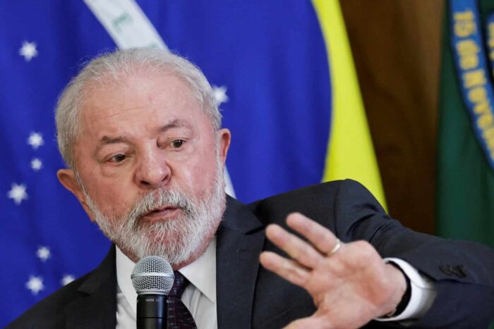 2023-04-06T170100Z_922215300_RC2290AL51C8_RTRMADP_3_BRAZIL-POLITICS.jpg