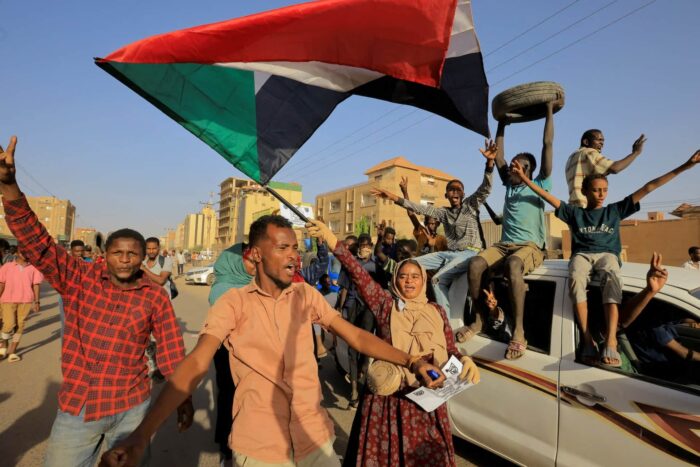 2023-04-06T185037Z_1741474887_RC2390A1Z7C3_RTRMADP_3_SUDAN-POLITICS.jpg