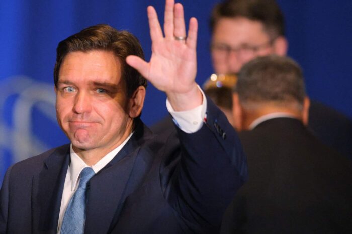 2023-04-14T230019Z_315780784_RC2NE0AWV605_RTRMADP_3_USA-ELECTION-DESANTIS-1681922392.jpg