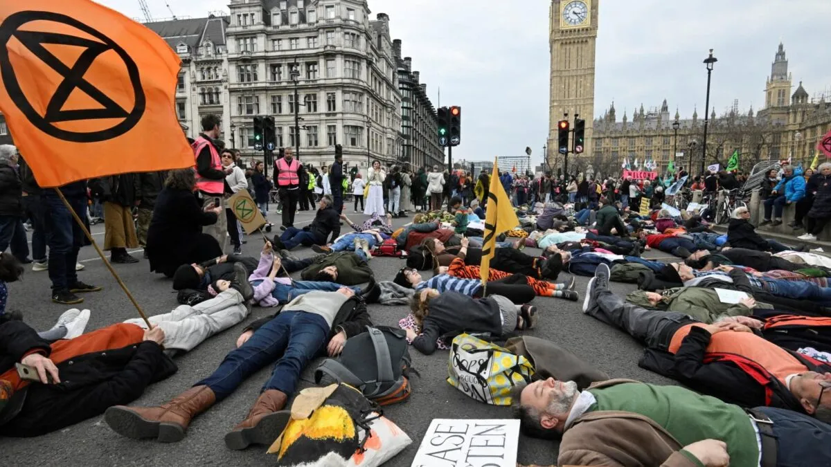 2023-04-22T143928Z_1218090724_RC2QJ0A9QV85_RTRMADP_3_BRITAIN-PROTESTS-ENVIRONMENT-1682193588.jpg
