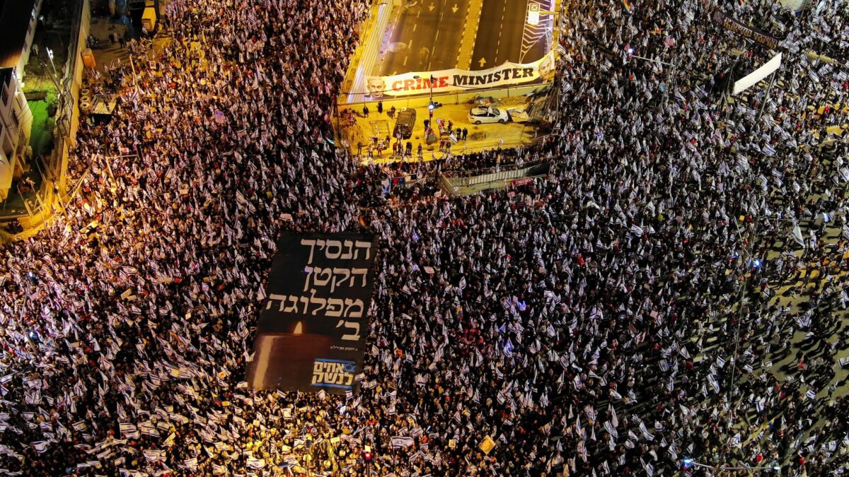 2023-04-22T183835Z_1333783985_RC2UJ0AHR0E4_RTRMADP_3_ISRAEL-POLITICS-JUDICIARY-PROTESTS-1682192403.jpg