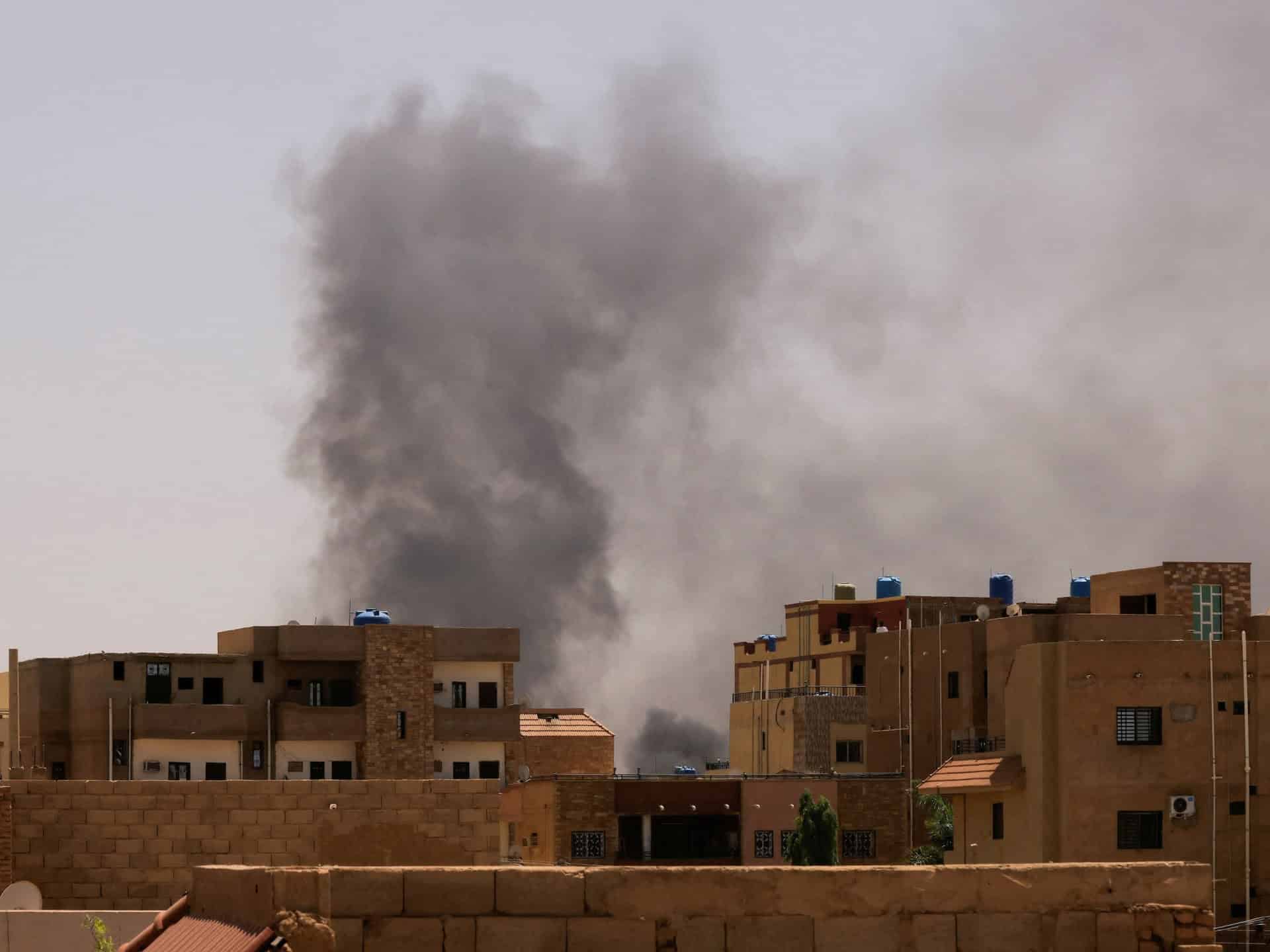 SUA declară că fracțiunile din Sudan sunt de acord să înceteze focul în timp ce străinii sunt evacuați