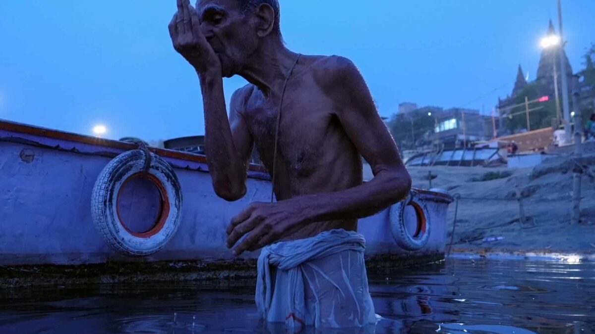 Orașul sfânt al Indiei unde hindușii în vârstă „cheamă moartea” 2023 04 25T010041Z 1767763222 RC2CPZ9QQMOG RTRMADP 3 INDIA RELIGION DEATH 1682489705