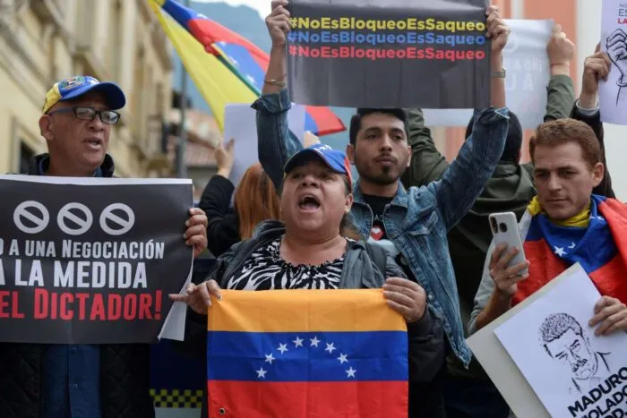 2023-04-25T182906Z_11583331_RC2NL0AENOMQ_RTRMADP_3_VENEZUELA-POLITICS-1-1682448704.jpg