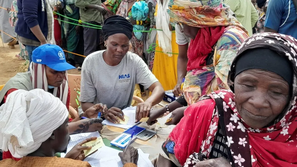 2023-04-26T190612Z_319982575_RC2DM0ATUW6J_RTRMADP_3_SUDAN-POLITICS-REFUGEES-CHAD-1682557164.jpg