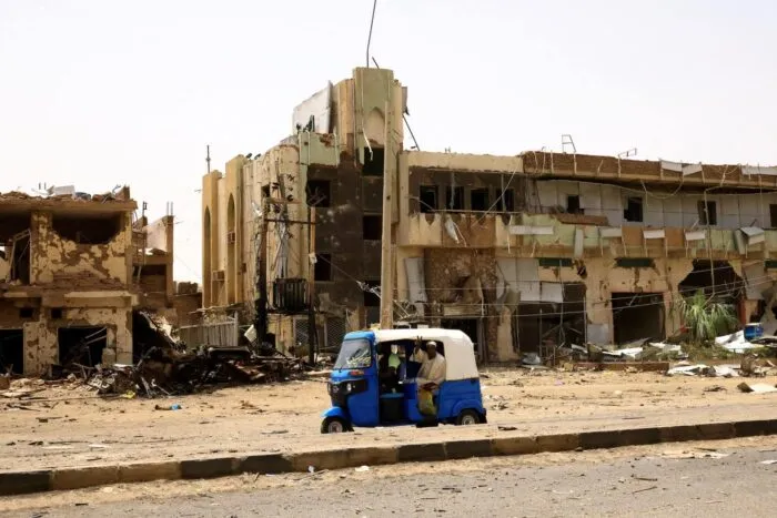 2023-04-27T135730Z_152616391_RC20N0A8NWHF_RTRMADP_3_SUDAN-POLITICS-1682609216.jpg