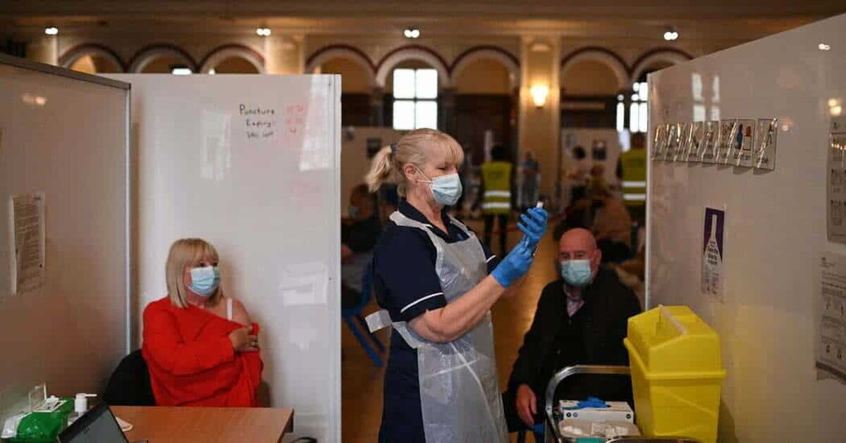 Vaccinul AstraZeneca împotriva Covid-19 ar putea prezenta un risc cardiac mai mare pentru femeile tinere