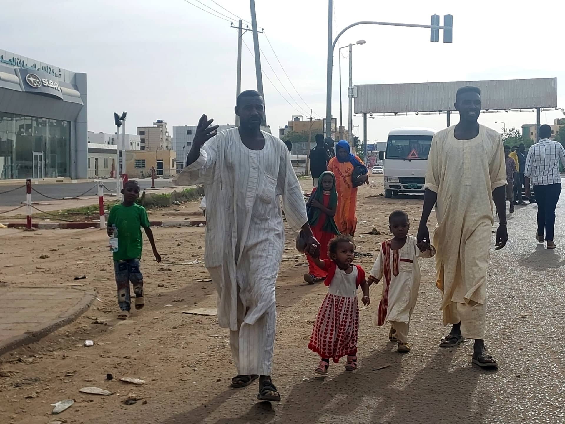 Țările cer încetarea focului Eid în Sudan, în timp ce luptele continuă