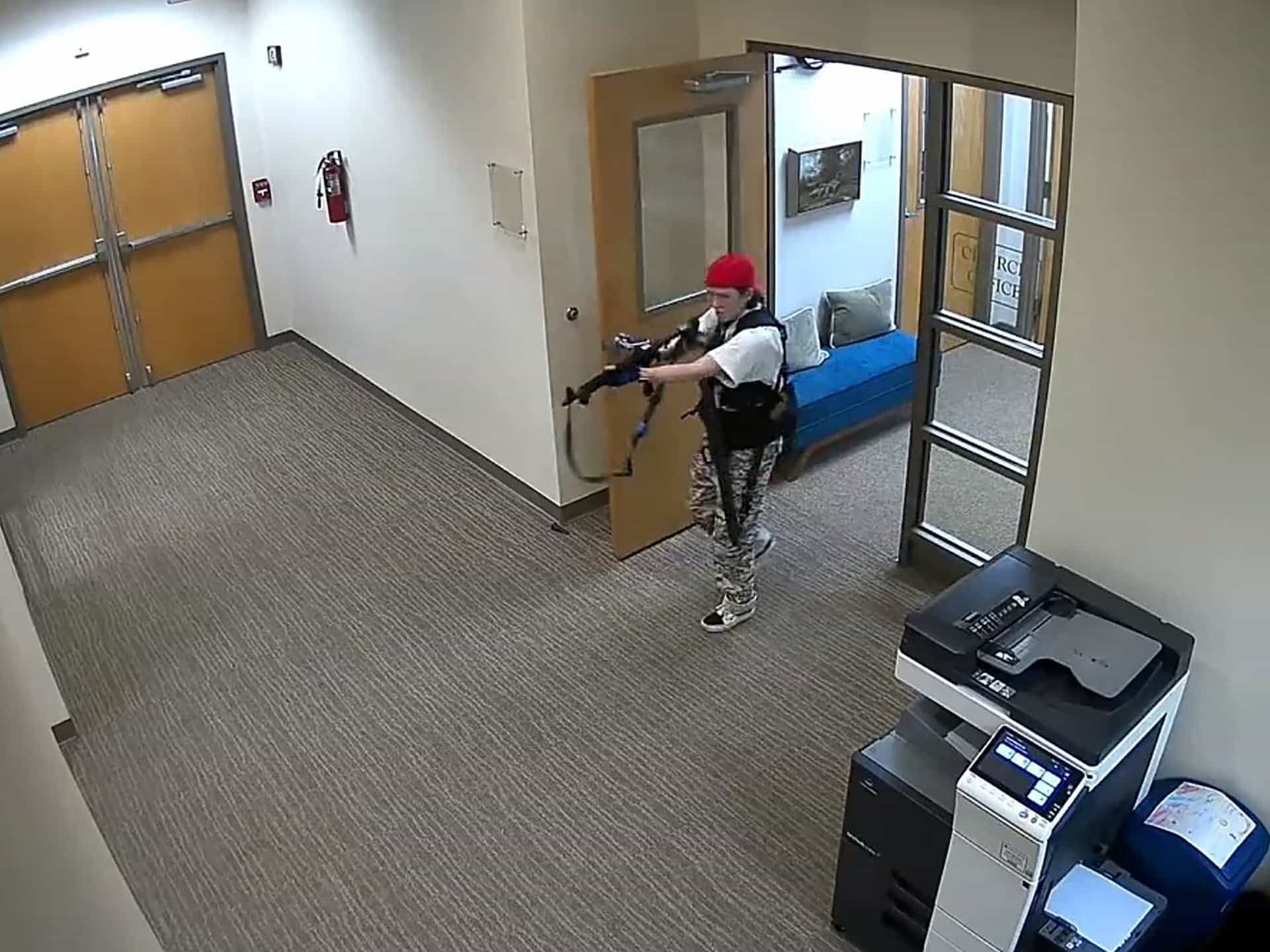 Parlamentarii americani au interzis armele de asalt în 1994. De ce nu pot acum?