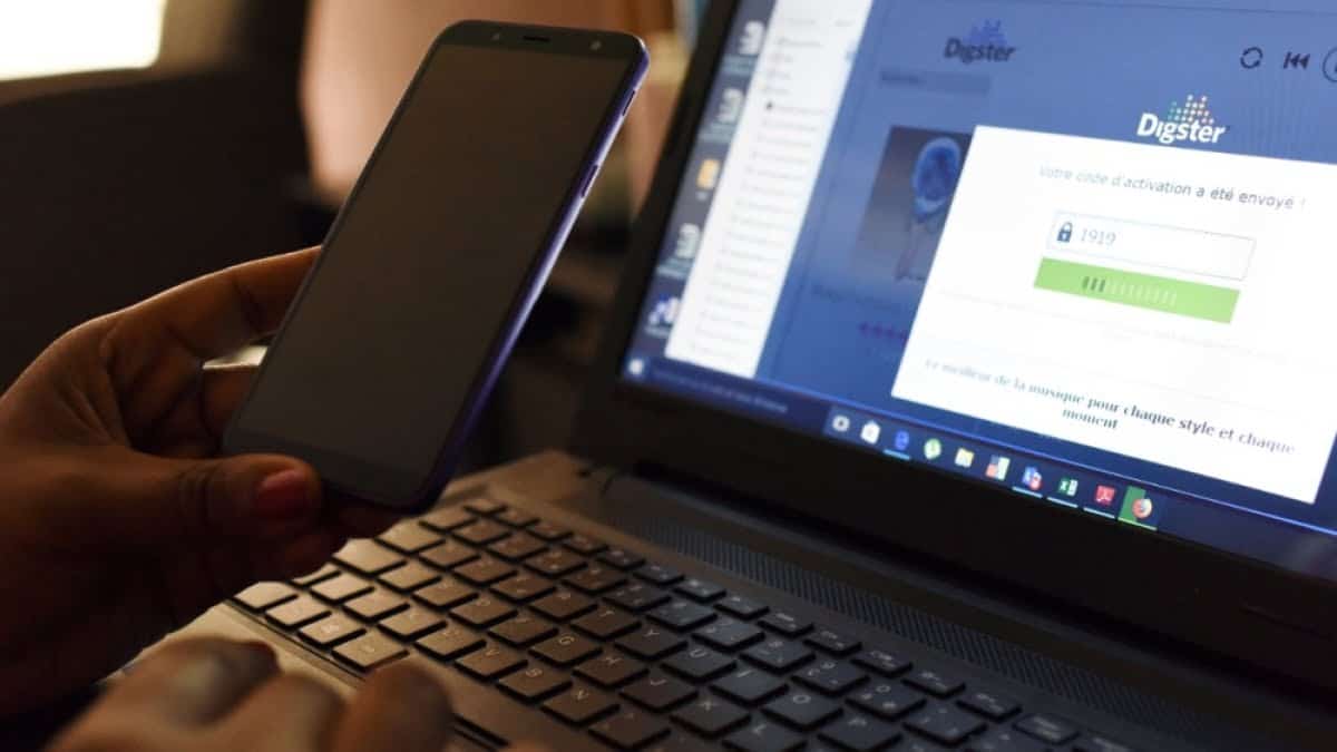 Cambodgia deportează 19 suspecți japonezi de înșelătorie informatică