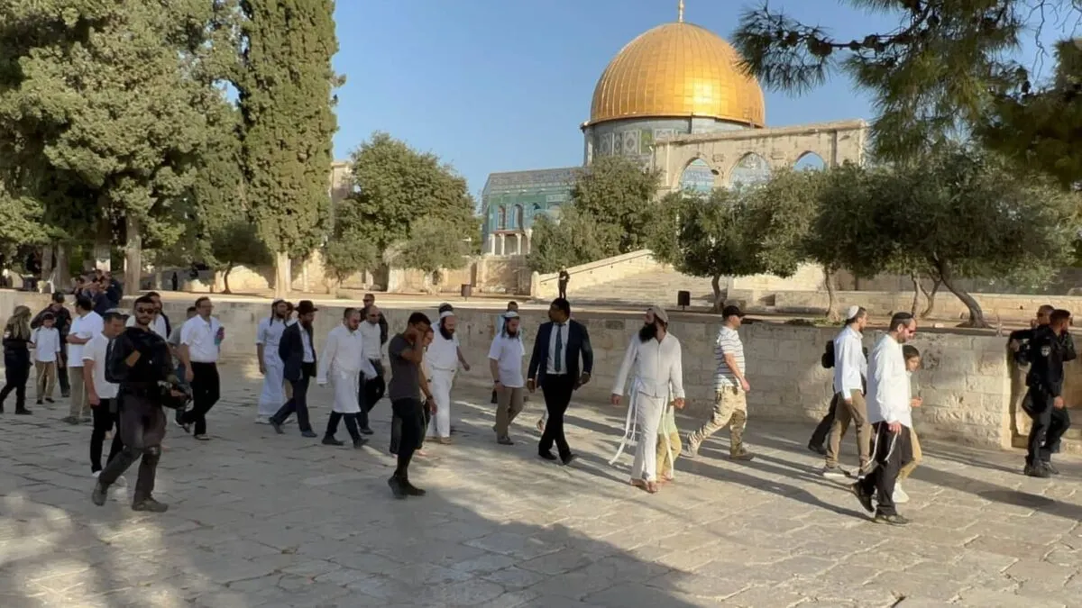 AA-20220926-28992848-28992841-FANATIC_JEWISH_SETTLERS_STORM_ALAQSA_MOSQUE_ON_THE_ROSH_HASHANAH.jpg