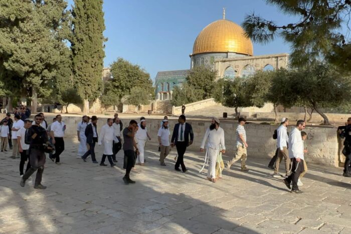 AA 20220926 28992848 28992841 FANATIC JEWISH SETTLERS STORM ALAQSA MOSQUE ON THE ROSH HASHANAH