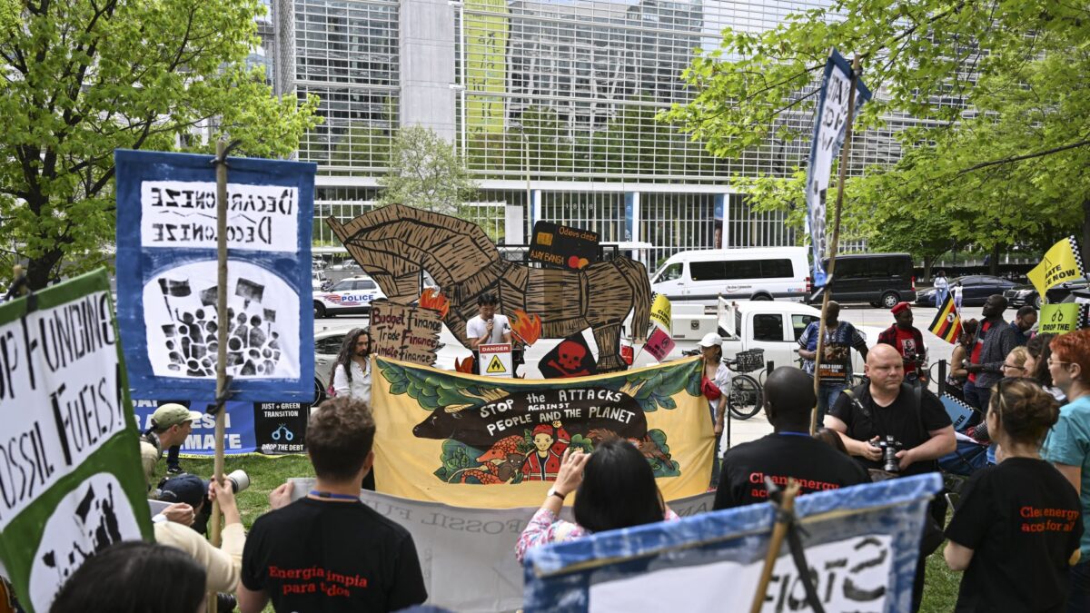 AA EN PHO GEN 20230414205628 30854883 PROTEST HELD IN FRONT OF THE IMFWORLD BANK IN WASHINGTON 1682586538