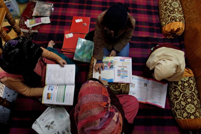 Mughals, RSS, evoluție: Indignare când India editează manuale școlare AP11122019847