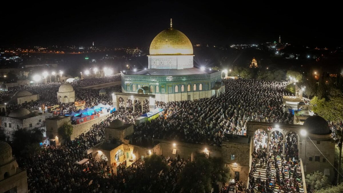Pentru palestinieni, cea mai sfântă noapte de Ramadan începe la punctul de control AP23107745656755 1681805821