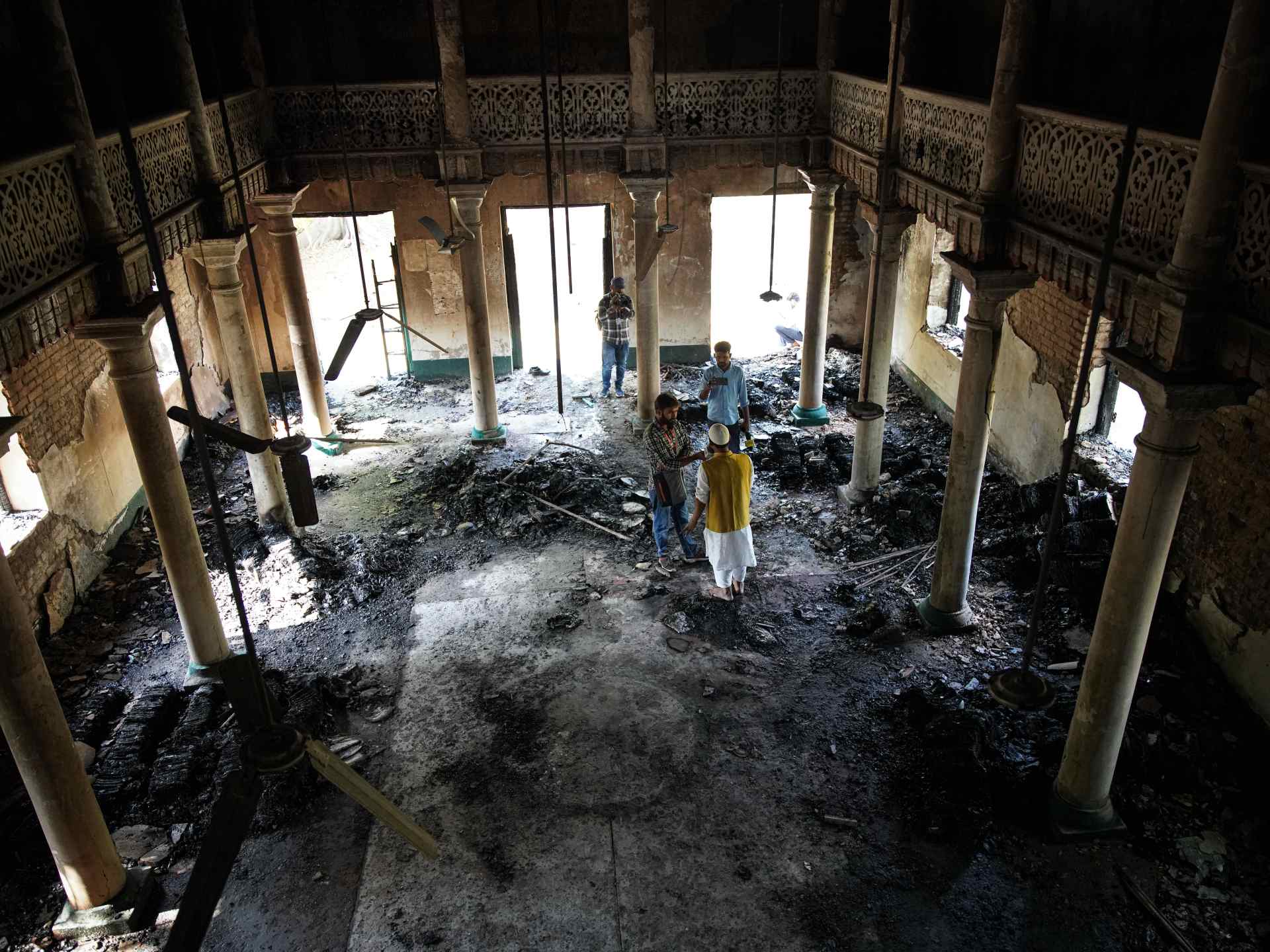 Un oraș din India deplânge incendierea unei biblioteci istorice la o școală musulmană