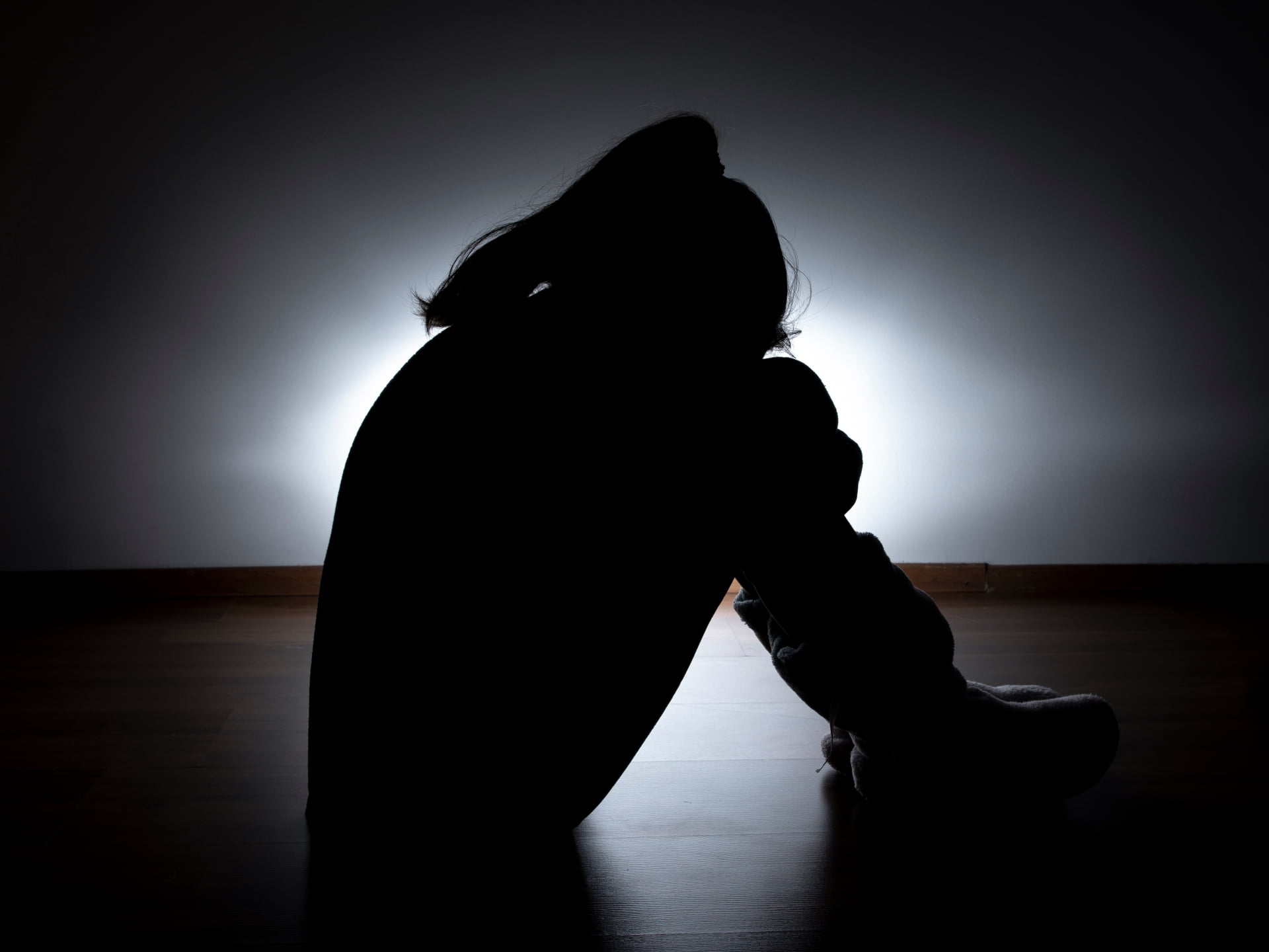 Este timpul să rupă tăcerea asupra violenței sexuale din copilărie