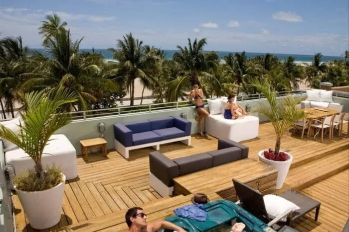 Hotelul-Pelican-reperul-excentric-al-lui-Diesel-Miami-Beach-primeste.jpg