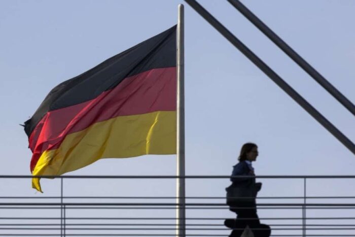 e93c911877a64440ba7a5fd5c5b536b4 18