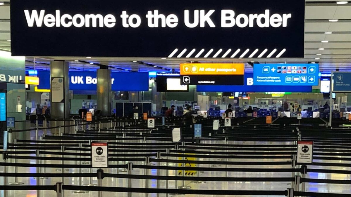 Sunak sub presiune, deoarece migrația netă în Marea Britanie atinge recordul de 606.000 000 8XZ2QM