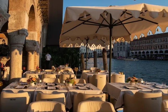 Restaurantul de pe terasa de la The Venice Venice
