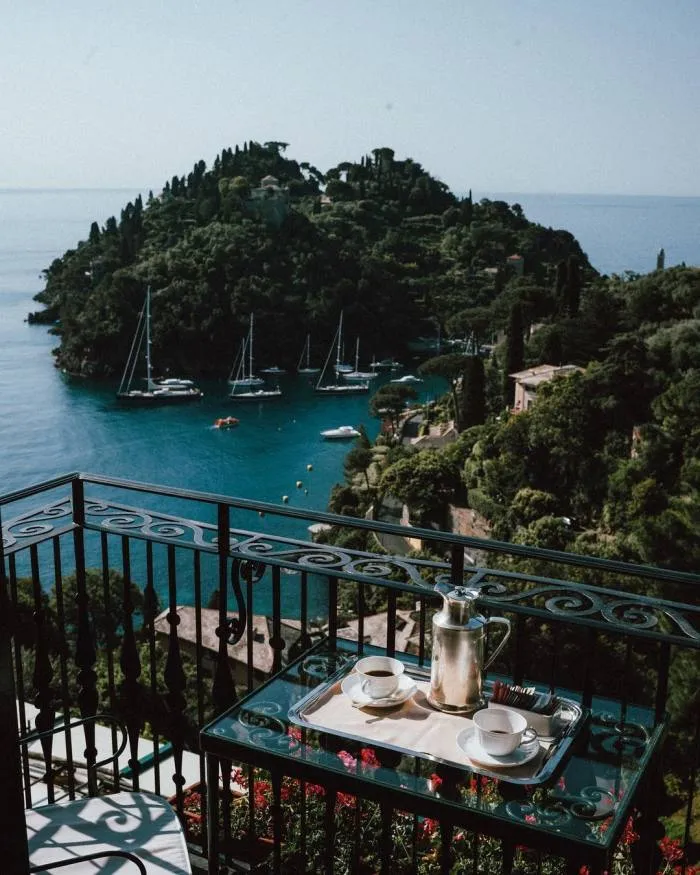 Vederea de pe balconul camerei de la Belmond Hotel Splendido