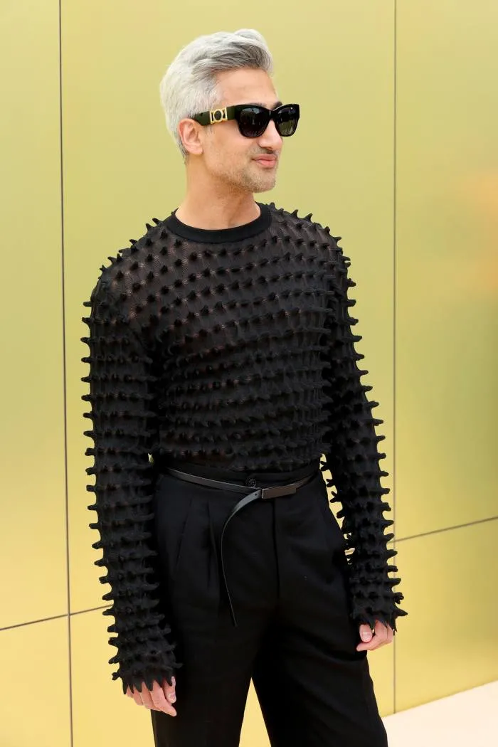 Tan France la spectacolul Versace AW23 din West Hollywood, martie 2023