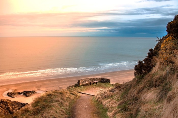 Poteca care duce în jos spre plaja St Cyrus
