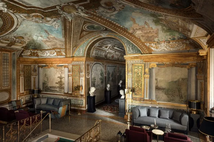 Fresce uluitoare la Palazzo Vilòn