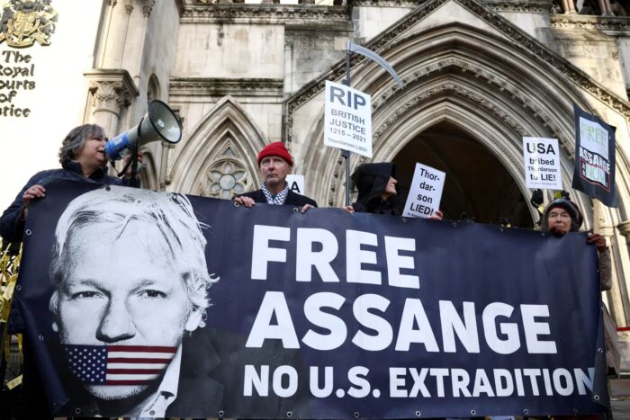 2021 12 10T102241Z 1046448416 RC2MBR92P8I1 RTRMADP 3 BRITAIN USA ASSANGE 1684075644