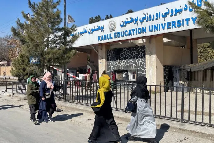 2022-02-26T155028Z_372309405_RC2IRS9WY6XI_RTRMADP_3_AFGHANISTAN-CONFLICT-EDUCATION.jpg