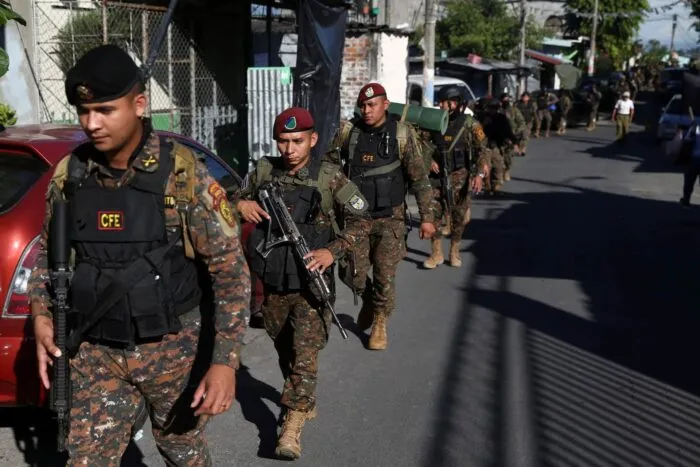 2022-12-03T154607Z_1427078557_RC29YX95I6UK_RTRMADP_3_EL-SALVADOR-GANGS.jpg