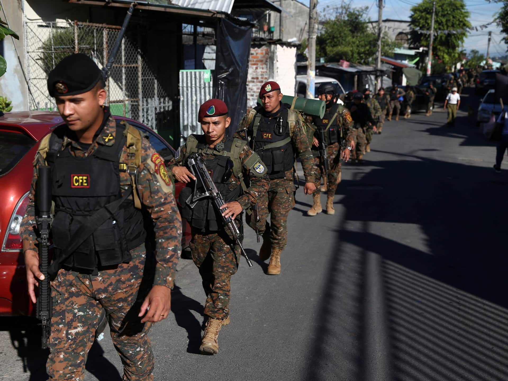 El Salvador promite un răspuns dur după uciderea unui ofițer de poliție