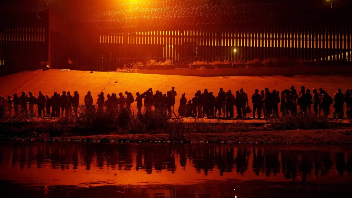 Este sezonul războiului psihologic la granița cu SUA 2022 12 12T143842Z 2094841508 RC214Y9K2ICR RTRMADP 3 USA IMMIGRATION MEXICO