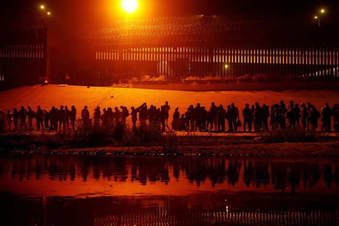 Este sezonul războiului psihologic la granița cu SUA 2022 12 12T143842Z 2094841508 RC214Y9K2ICR RTRMADP 3 USA IMMIGRATION MEXICO