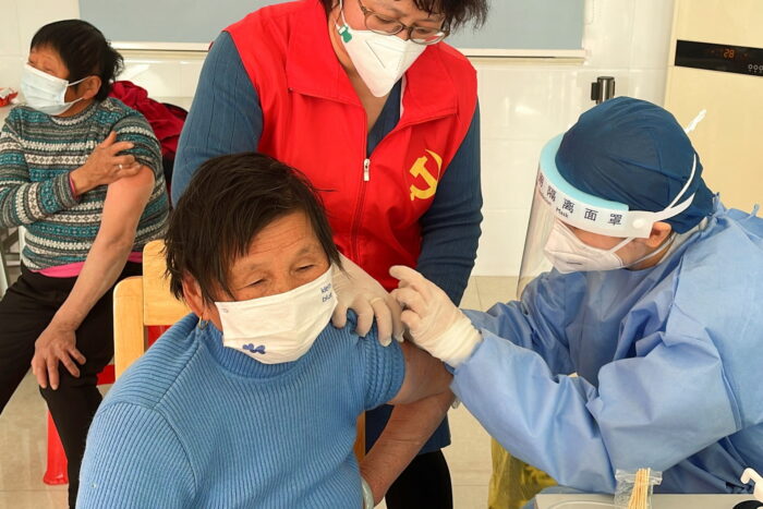 2022 12 21T120129Z 387427044 RC26AY96M7PU RTRMADP 3 HEALTH CORONAVIRUS CHINA VACCINATION