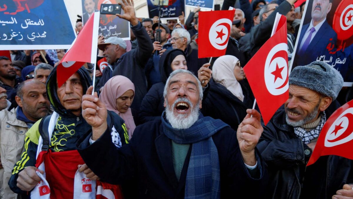 2023-03-05T094730Z_2020398601_RC2MNZ9ZD78M_RTRMADP_3_TUNISIA-POLITICS-PROTESTS.jpg