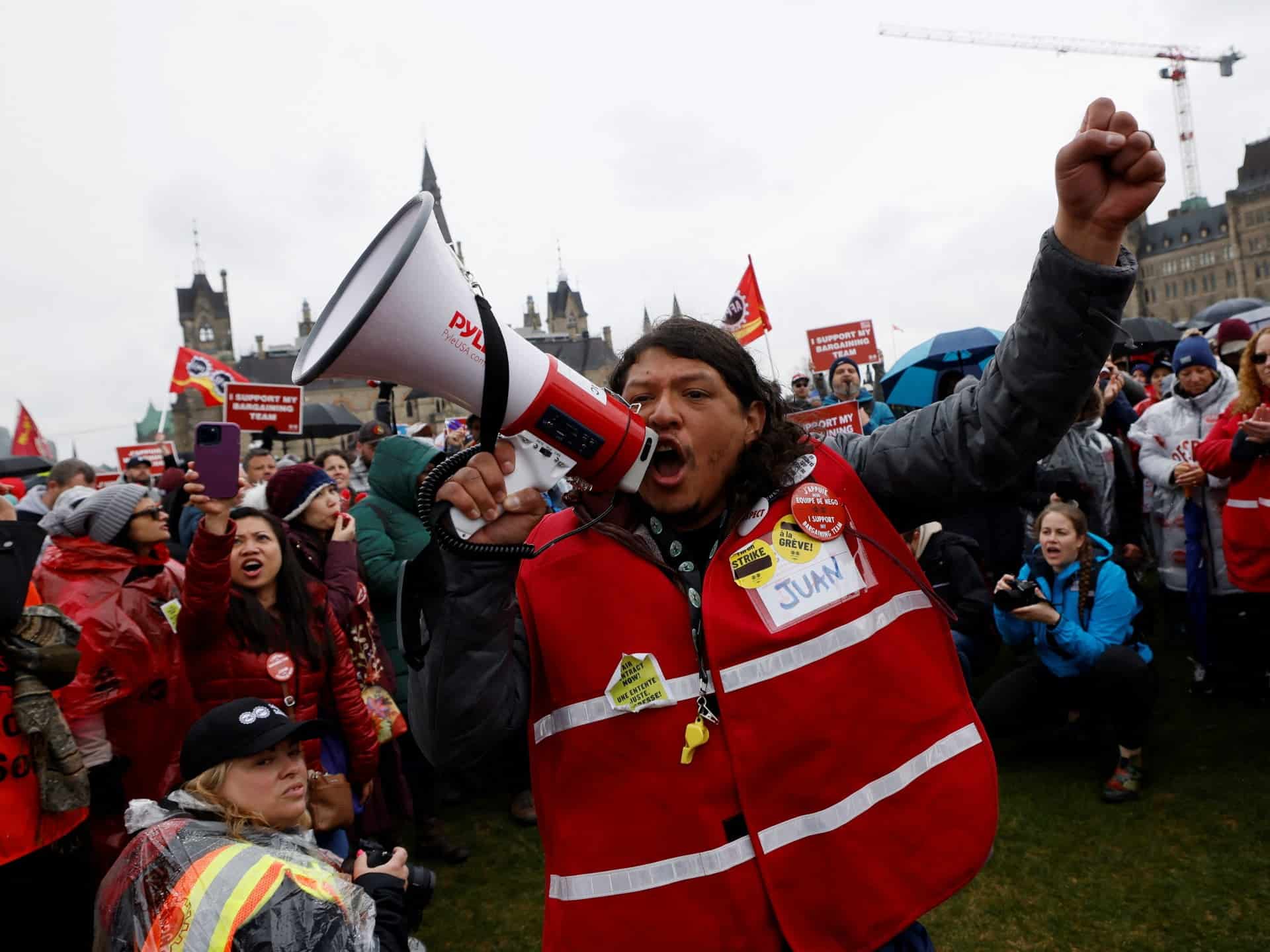 Canada ajunge la un acord cu 120.000 de muncitori federali în grevă