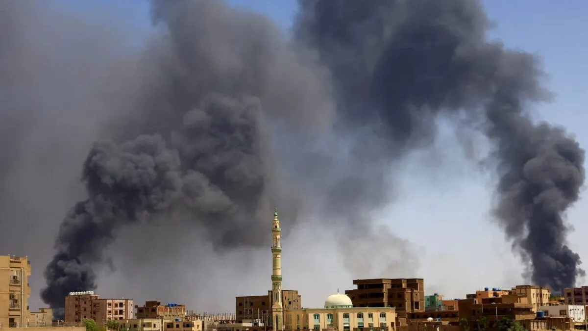 2023-05-01T124839Z_1133240612_RC2OP0AR0DBV_RTRMADP_3_SUDAN-POLITICS-1682973722.jpg