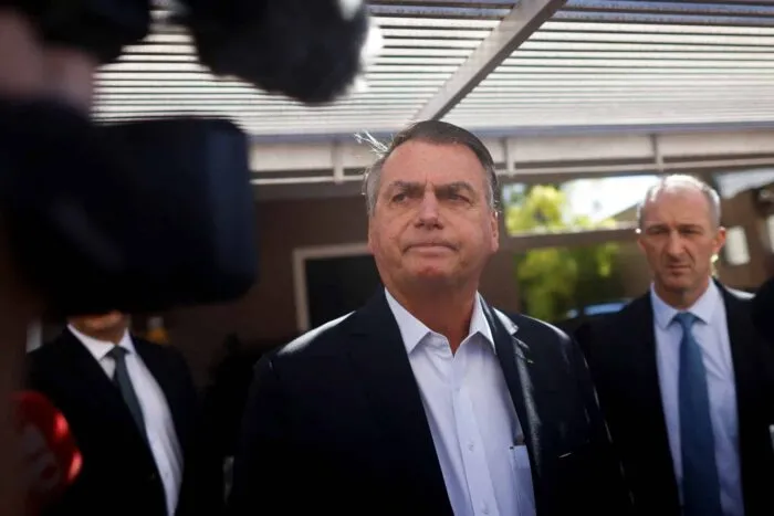2023-05-03T130904Z_1810045013_RC20R0A3NIN2_RTRMADP_3_BRAZIL-BOLSONARO-1683120838.jpg