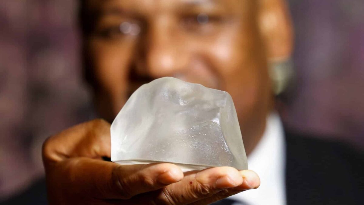 2023 05 04T072351Z 799624382 RC2ON0ANK1DY RTRMADP 3 BRITAIN ROYALS SAFRICA DIAMONDS 1683189437