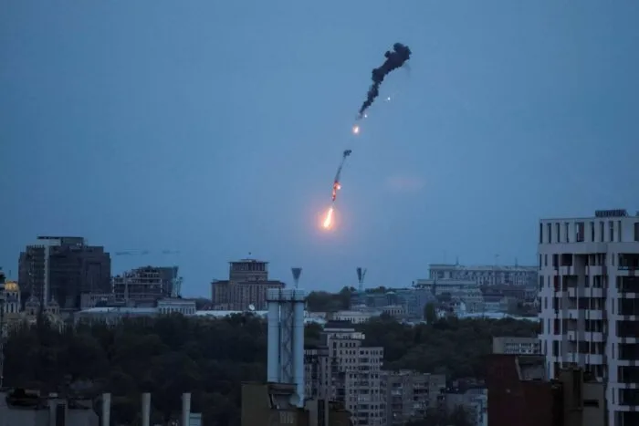 2023-05-04T182334Z_1221052553_RC2UR0ARYPA6_RTRMADP_3_UKRAINE-CRISIS-ATTACK-KYIV-1683230117.jpg