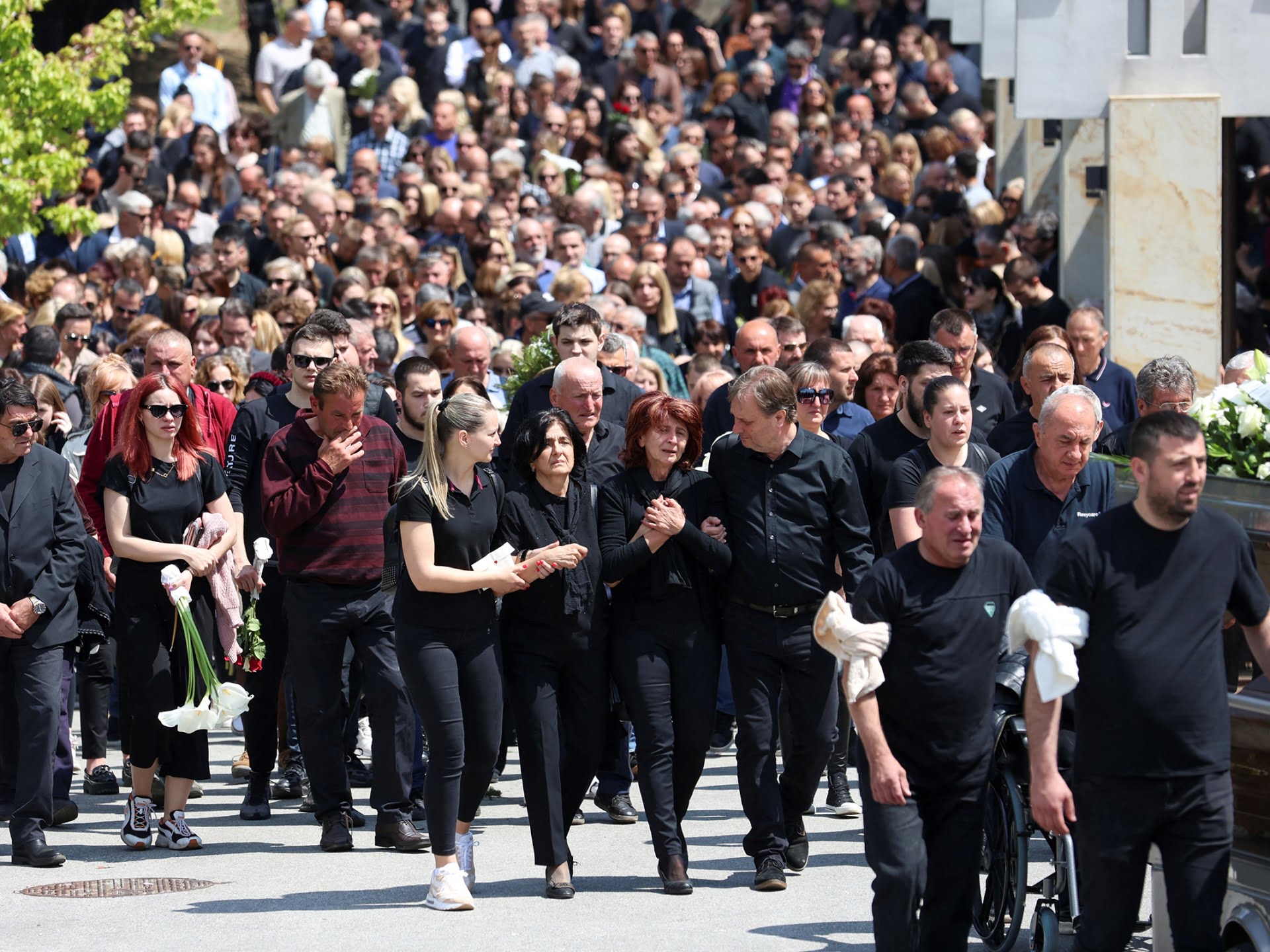 Ce a dus la împușcături în masă din Serbia?