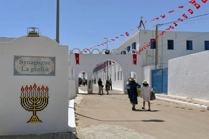 2023-05-09T213016Z_1951680312_RC2M9U9XE5C2_RTRMADP_3_TUNISIA-SHOOTING-1683678164.jpg