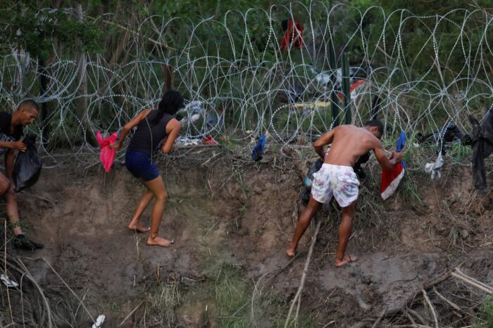 Cum se va rezolva confuzia de la granița dintre SUA și Mexic, pe măsură ce titlul 42 se încheie oficial 2023 05 11T120925Z 1449094848 RC20W0A0XK44 RTRMADP 3 USA IMMIGRATION MEXICO 1683813691